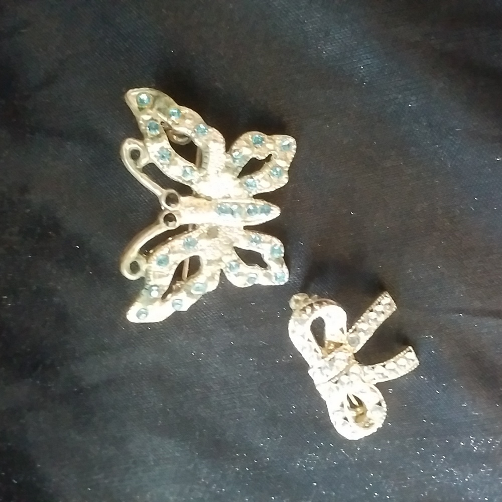3/$25 CLAIRE'S SET OF (2) PINS BUTTERFLY BOW BROOCH